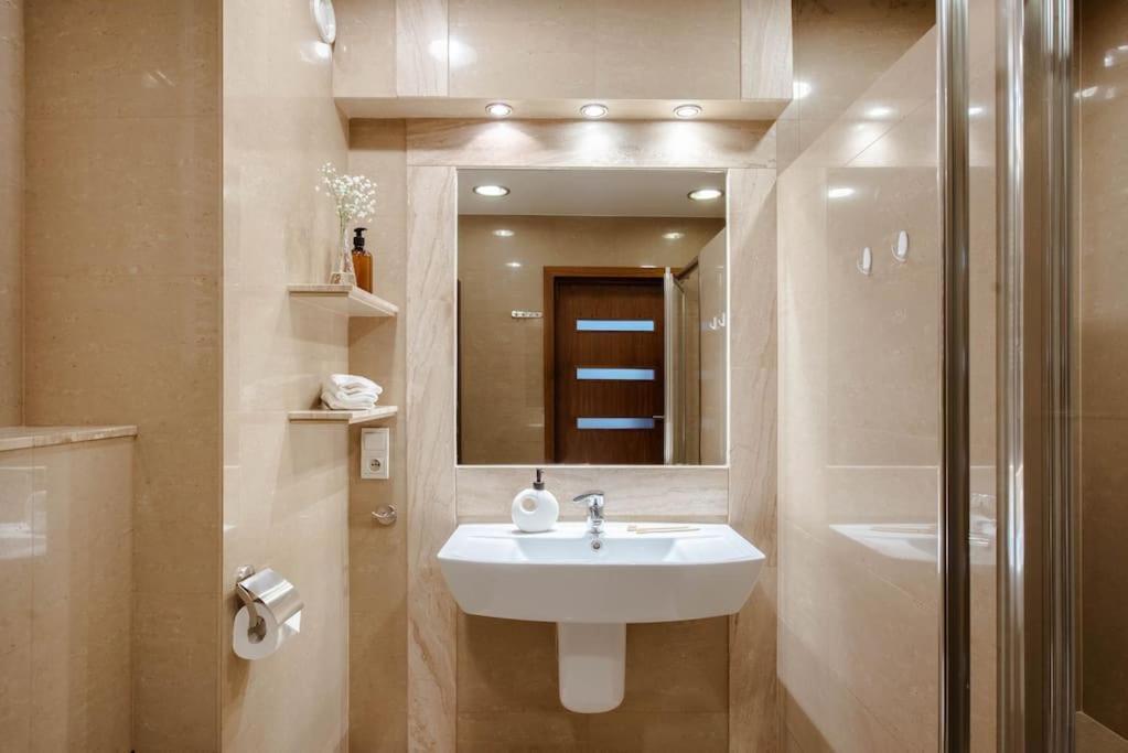 Wygodny Apartament Przy Dworcu Krakow Ngoại thất bức ảnh